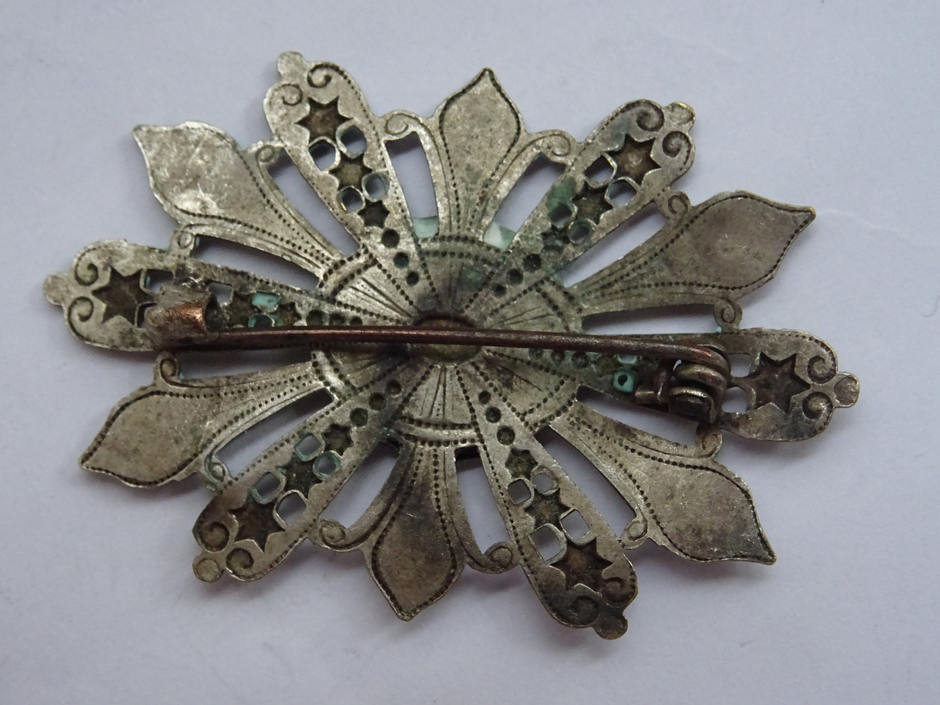 Ancienne Petite Broche - Représentation De Sainte Odile, Occasion Vintage