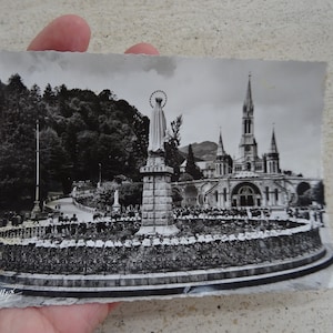 Religieuze Franse katholieke gebruikte kaart met stempel van de Basilca van Notre Dame de Lourdes souvenir van Lourdes. (Z2)