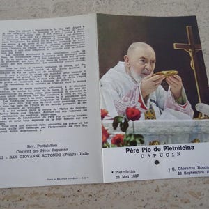 Religious catholic card shrine with photo of Padre Father Pio and his Stimata with inside relic of a piece of cloth.  SS 13