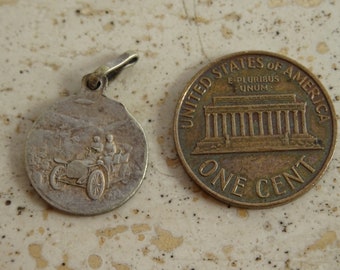 125 Ancien Pendentif Religieux En Métal Argenté Ste Alberte O.P.N. - Vendu