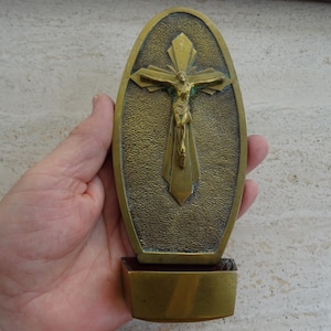 Pila de agua bendita de cobre católica francesa antigua religiosa con crucifijo de cobre del Santo Jesucristo. ( J 27 )
