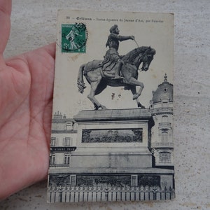 El francés vintage usó postal postal con la estatua del monumento de Juana de Arco Juana de Arco con el recuerdo del monumento de Orleans. ( A 14 )