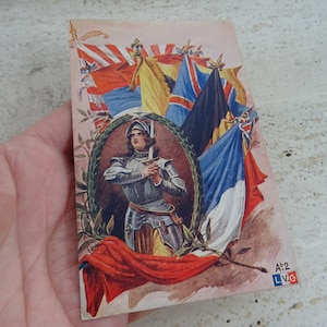 Antigua postal francesa sin usar con estatua monumental de Juana de Arco Juana de Arco con espada.  ( D 22 )