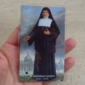 Religiöser katholischer Kartenschrein mit Reliquienreliquie aus dem Tuch der Seligen Schwester Bolestawa Lament. (V V 20)
