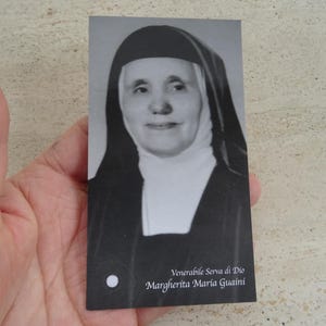 Religiöse katholische Karte Schrein Reliquiar Relikt aus dem Tuch der Seligen Saint Margherita Maria Guaini. ( X X 26 )
