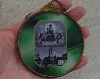 Religiöses Medaillon mit Anhänger, gemalt hinter Glas, das die Heilige Jungfrau Maria in Österreich mit Engeln und Cherubim darstellt. ( 30 Z)