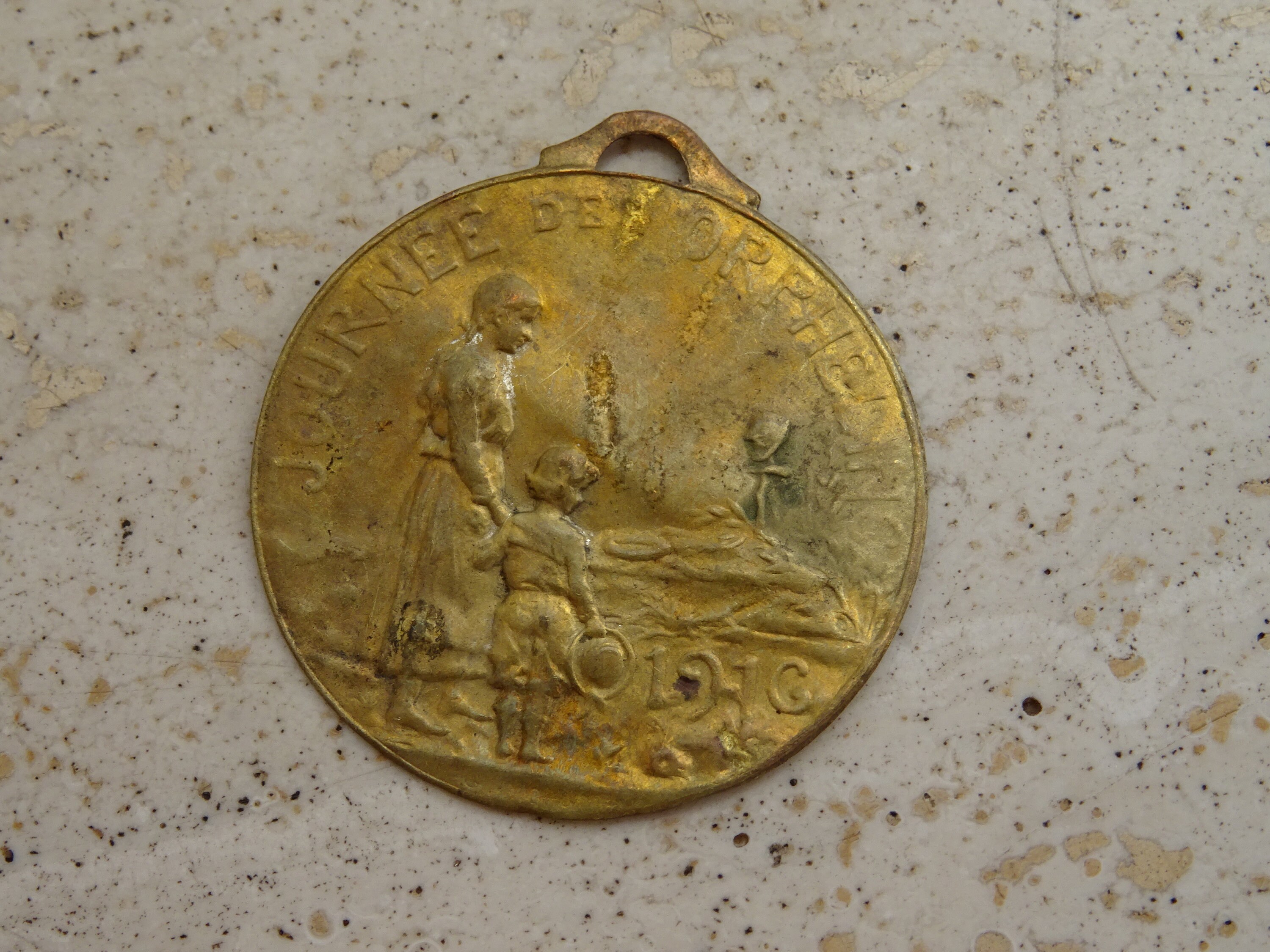 Pendentif Médaille Ancien En Cuivre Doré - Profil Féminin Style Art Nouveau - Occasion - Origine France
