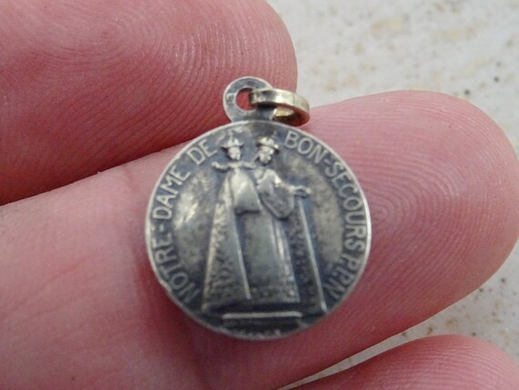 vintage medallion ✵ オーバルの メダリオン マリアさま vintage