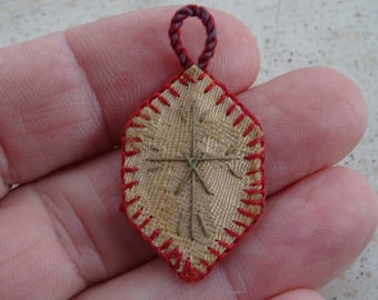 Religious catholic relic shrine reliquary of cloth with cross crucifix. ( B 7 )