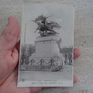 Antigua postal francesa usada con estatua monumental de Juana de Arco Juana de Arco con recuerdo monumental de Chinon. ( G 12 )