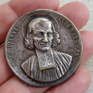 Religious antique French catholic silver plated medal plaque token pendant charm medallion Saint John Vianney cure d&#39;Ars.  G 22