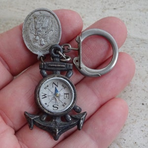 Raro medallón colgante de medalla bañado en plata antigua de un ancla con brújula y dije de medalla religiosa de Hloy Jesucristo. 1