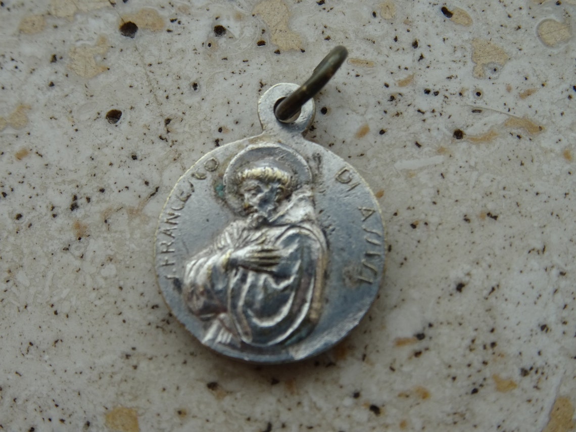Pendentif Médaille Ancien "Fêtes De L'Enfance" Argenté - Broche Occasion, Couleur Grise, Vintage