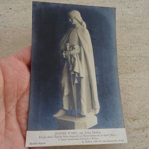 Antieke Fransen gebruikten post prentbriefkaart met standbeeld van Jeanne d'Arc Jeanne d'Arc met haar zwaard. ( E 11 )