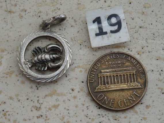 Pendentif médaille du zodiaque en métal argenté vintage
