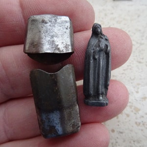 Religious antique French catholic ledden pocket shrine altar chapel relic with ledden statue of Saint Therese. ( 36 )