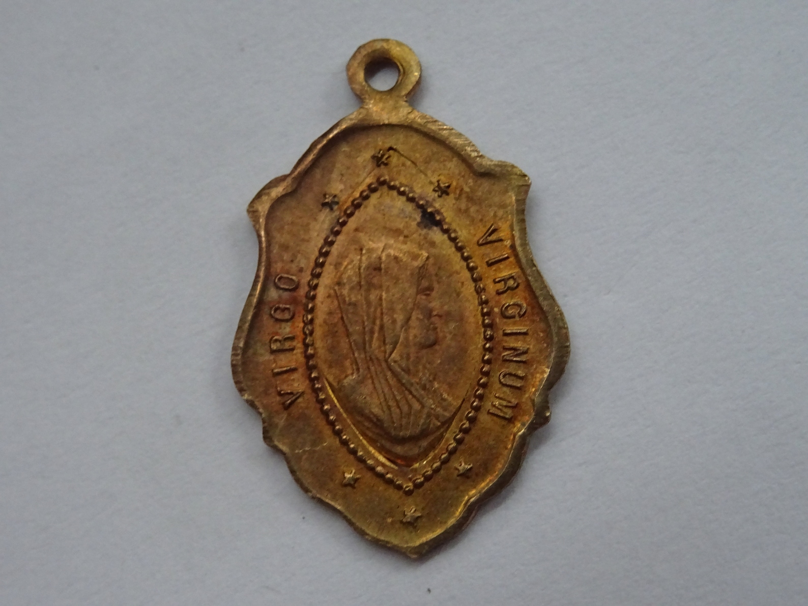 Médaillon Religieux Vierge De La Grotte De Lourdes - Occasion En Très Bon état