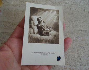 Rara tarjeta religiosa antigua francesa católica con relicario y trozo de tela tocado en la iglesia de Santa Teresa de Lisieux. (K 10)