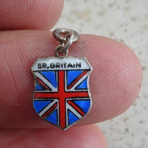 Vintage silver MARKED  enameled travel shield charm, memory  tourist charm, Coat of Arms, medal charm bedel souvenir of Great Britain. S  23