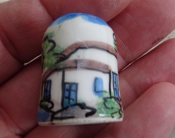 Vintage porcelainen thimble thimbleful souvenir Corfu of Greece. ( WW 11 )