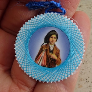 Religious Portugese medal medallion shrine with relic reliquary of Saint Francisco de Jesus Marto souvenir of Fatima.   EE 20