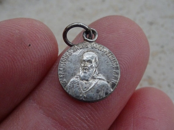 Médaille Religieuse Vintage En Métal - Catholicisme - Occasion
