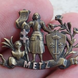 Religious antique French catholic silvered brooch of Joan of Arc  Jeanne d&#39;Arc souvenir of Metz in France.  ( C 4 )