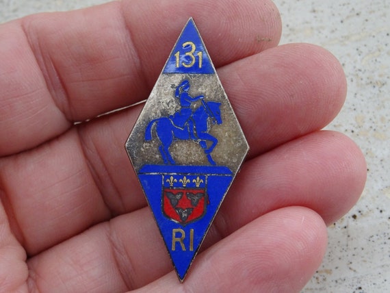 Broche Ancienne En Métal Représentant Jeanne D'Arc - Bijou Vintage, Occasion, à Restaurer Ou Collection