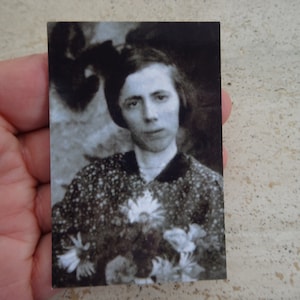 Religiöse katholische Karte Schrein Reliquiar Relikt aus dem Tuch der Seligen Concetta Bertoli.  ( XX2 )