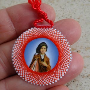 Religious Portugese medal medallion shrine with relic reliquary of Saint Francisco de Jesus Marto souvenir of Fatima.   EE 19
