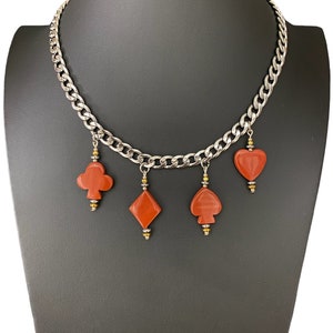Colar de encantos de baralho de cartas jaspe vermelho Joias artesanais Colar de pedras preciosas de aço inoxidável unissex para homens Presente de aniversário exclusivo para ele ela