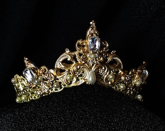 Bridal Tiara--wedding tiara--Tudor crown--Medieval crown--wedding headpiece--Reign crown--bridal headpiece--princess crown