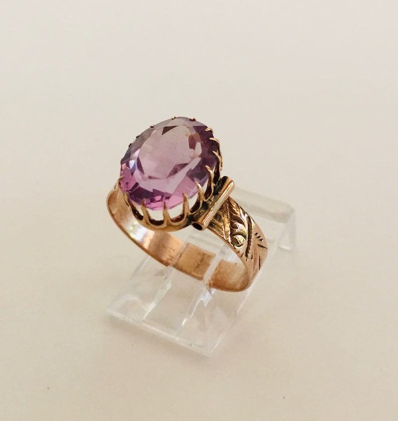 Size 7.5 Victorian 9K Gold Amethyst Ring