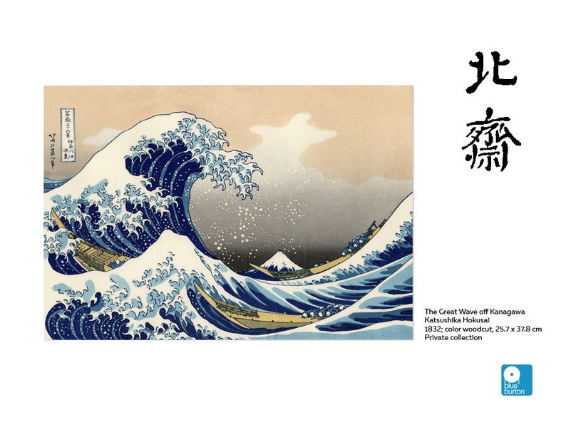 Puede incluir: Una estampa en madera que representa una gran ola azul rompiendo sobre tres barcos. La ola est&aacute; representada de forma estilizada con espuma blanca y una monta&ntilde;a en el fondo. La estampa se titula "La Gran Ola de Kanagawa" por Katsushika Hokusai.