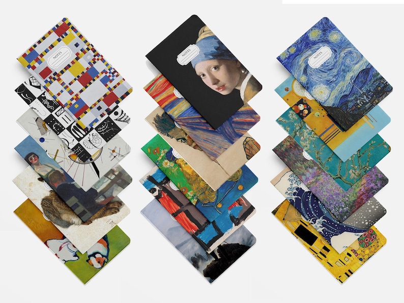 Peut inclure: Un ensemble de 10 cahiers avec diff&eacute;rents motifs artistiques. Les couvertures pr&eacute;sentent des peintures c&eacute;l&egrave;bres telles que La Nuit &eacute;toil&eacute;e, La Jeune Fille &agrave; la perle et La Grande Vague de Kanagawa. Chaque cahier a une reliure noire avec le mot "NOTES" imprim&eacute; dessus.