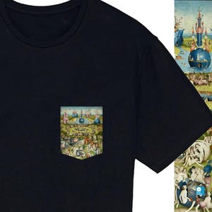 Peut inclure: Un t-shirt noir avec une poche repr&eacute;sentant une peinture d&eacute;taill&eacute;e d'un paysage fantastique. La peinture rappelle une &oelig;uvre d'art c&eacute;l&egrave;bre.