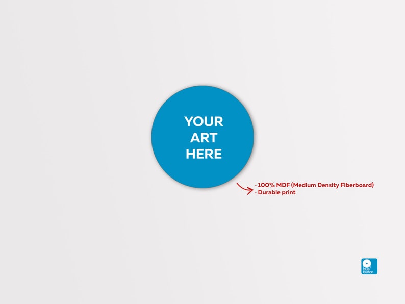 Puede incluir: Un c&iacute;rculo azul con el texto "YOUR ART HERE" sobre un fondo blanco. El c&iacute;rculo est&aacute; hecho de 100% MDF (tablero de fibra de densidad media) y tiene una impresi&oacute;n duradera.