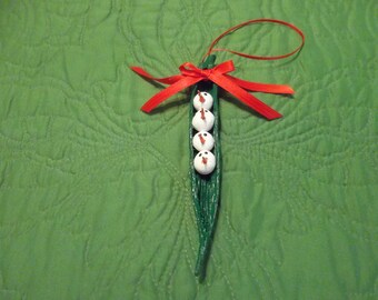 Snowmen Peas in a Pod (okra pod)