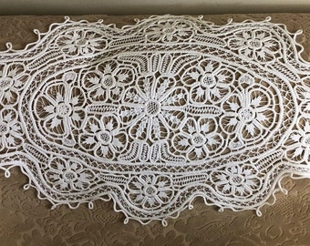 White Large Oval Hand Made Vintage  HUNGARIAN POINT LACE. Table Runner.