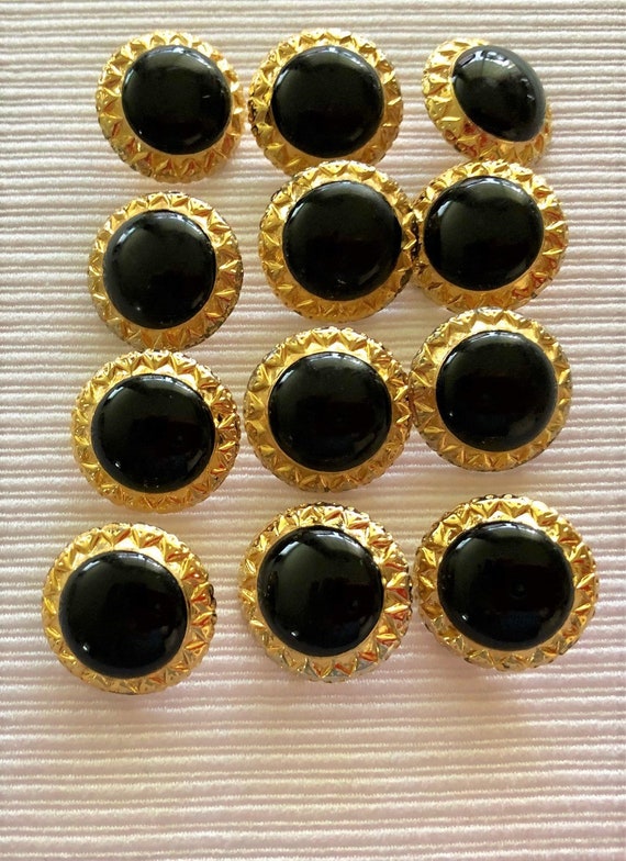 ST. JONH'S, Designer Vintage BUTTONS.