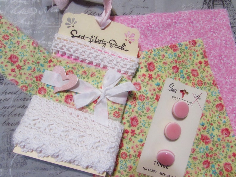 Inspiration Kit SLS33 Torn Ribbon Crochet Lace /& 6 Fabric Squares Hand Frayed Cottage Roses Floral Fabric Ribbon Lot Pink Buttons