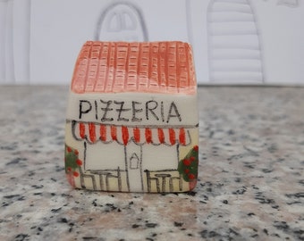 Small Pottery Pizzeria House, Little Pottery House, Shelf Village Pizzeria