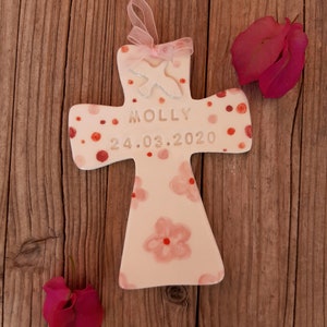 Personalisiertes Keramikkreuz in Rosa, Kreuz mit Namen und Datum, Taufgeschenk Mädchen, Taufgeschenk Mädchen, Erstkommunionsmädchen