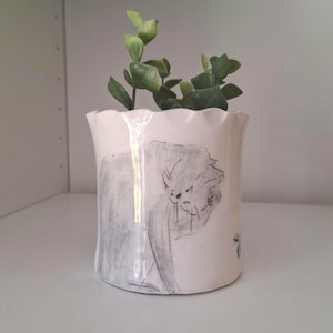 Vaso per piante in ceramica grigio fatto a mano con gatto e pesci: vaso in ceramica colorato con gatto e pesci