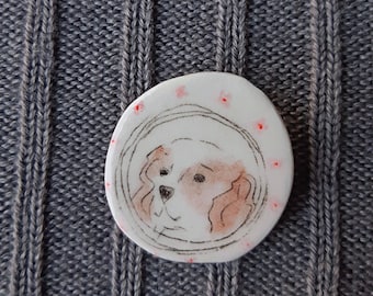 King Charles Chavalier Spaniel Hand Painted Pottery Brooch, Dog Mama Brooch, King Charles Chavalier Pin