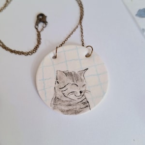 Handgemachte Keramik grau getigerte Katze Halskette: Katzen-Liebhaber-Schmuck