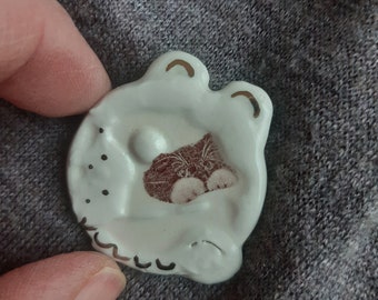 Wit en zwart aardewerk kat broche, zwarte kat broche, kat Mama sieraden, schattige kat broche