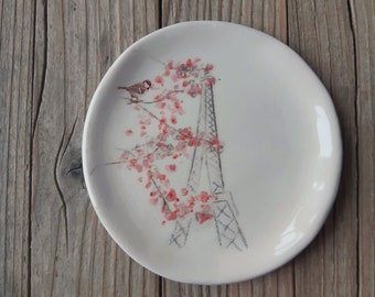 Torre Eiffel en el plato de anillo de cerámica pintado a mano de primavera, tazón de anillo de cerámica de la Torre Eiffel