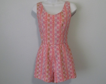 1950s 1960s Pink Novelty Print Playsuit Romper Bust 31 1/2 Inches Pin-Up Rockabilly Playwear