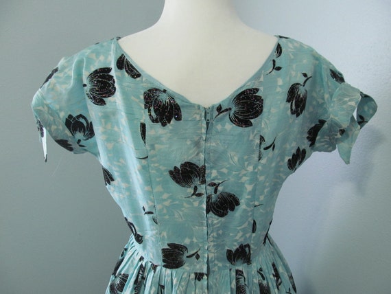 Vintage 1950s Turquoise And White Floral Party Dr… - image 7